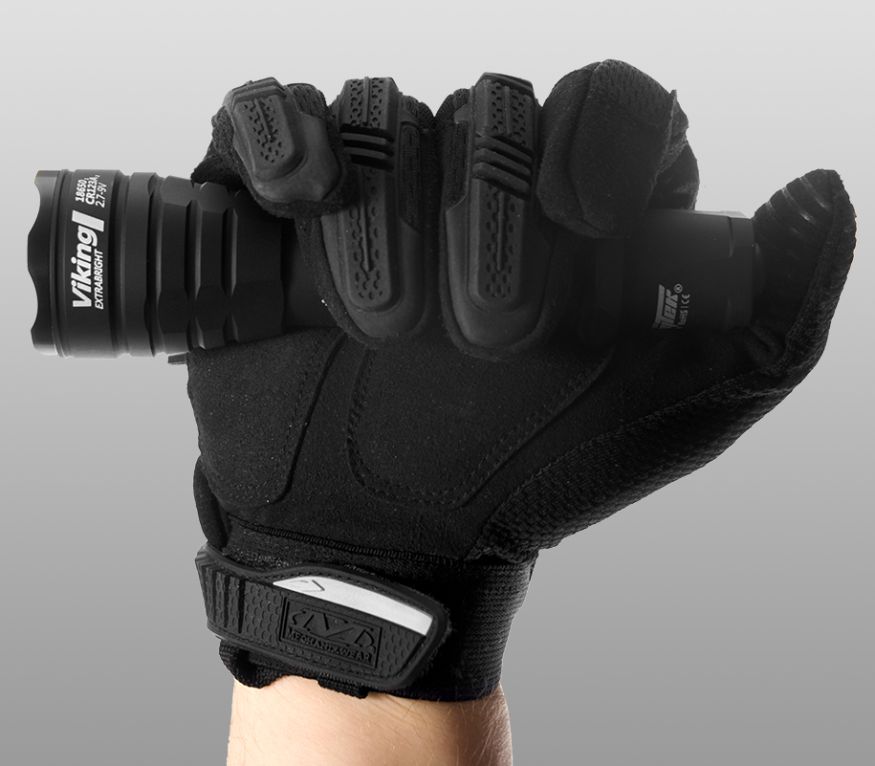 Тактический фонарь Armytek Viking (тёплый свет)